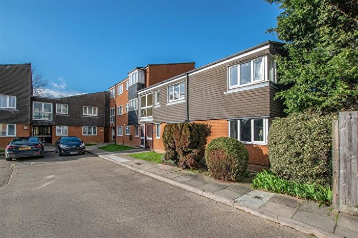 2 Bedroom Flat For Sale In Springfield Road, Cheshunt, EN8