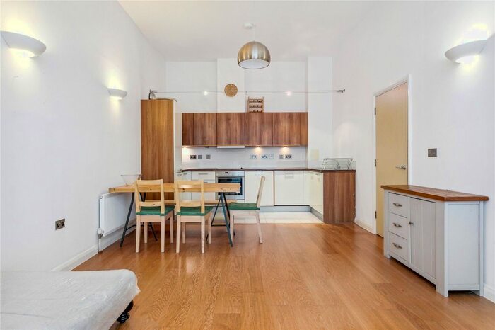 2 Bedroom Flat To Rent In Anthony Court, Larden Road, London, W3