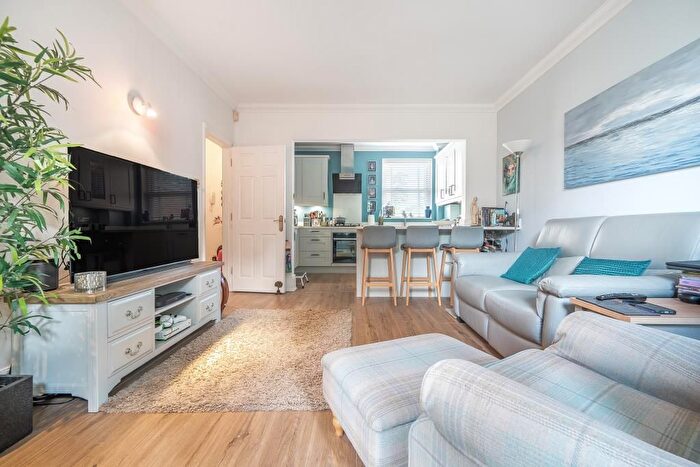 2 Bedroom Flat For Sale In Daceberry Court, Henley-On-Thames, RG9