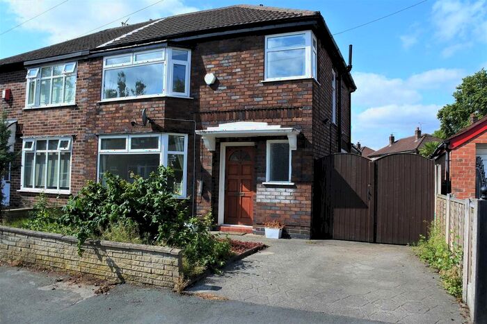 3 Bedroom Semi-Detached House To Rent In Durnford Avenue, Urmston, Manchester, M41