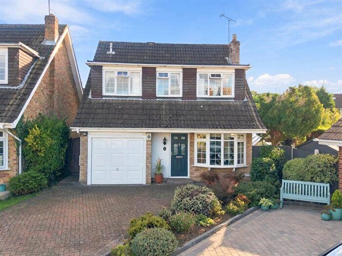4 Bedroom Detached House For Sale In Hillhouse Close, Billericay, CM12
