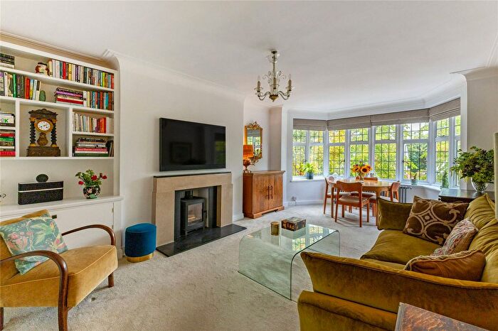 2 Bedroom Flat For Sale In Portsmouth Road, London, SW15