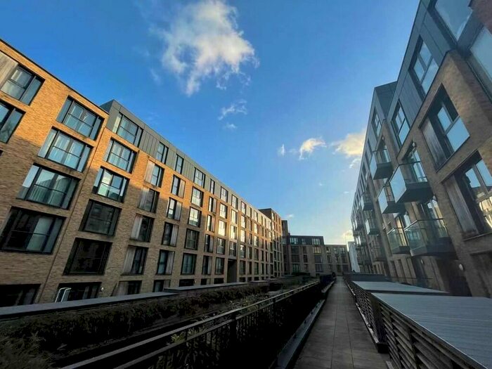 2 Bedroom Apartment To Rent In Southside, St. John's Walk, B5