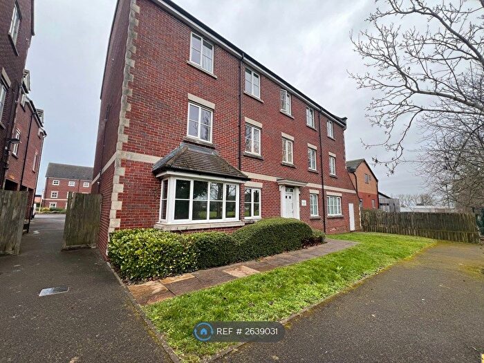 2 Bedroom Flat To Rent In Tuffley Lan, Gloucester, GL4
