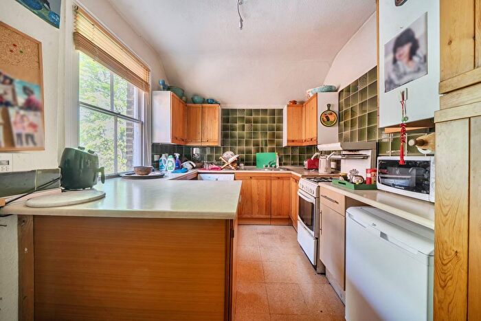 2 Bedroom Flat For Sale In Barrowgate Road, Chiswick, London, W4