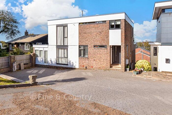 4 Bedroom Detached House For Sale In Nubia Close, Cowes, Isle Of Wight, PO31