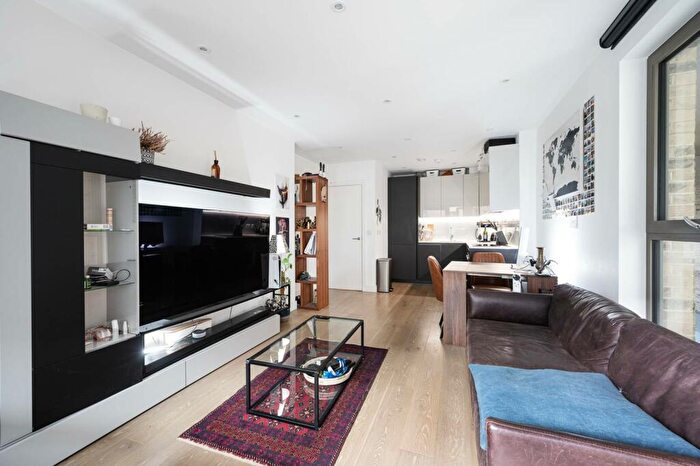 1 Bedroom Flat To Rent In Sirus House, Tower Hamlets, London, E1