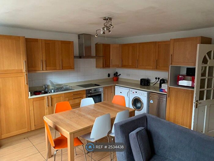 4 Bedroom Flat To Rent In Crondall Street, London, N1