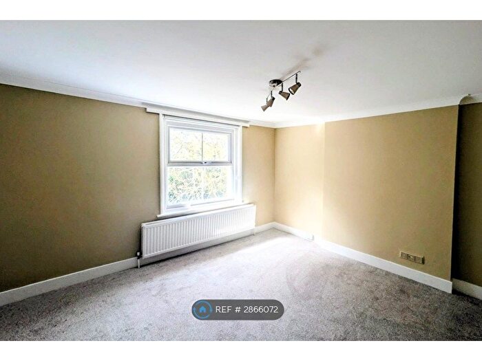 2 Bedroom Flat To Rent In Hastings Road, Battle, TN33