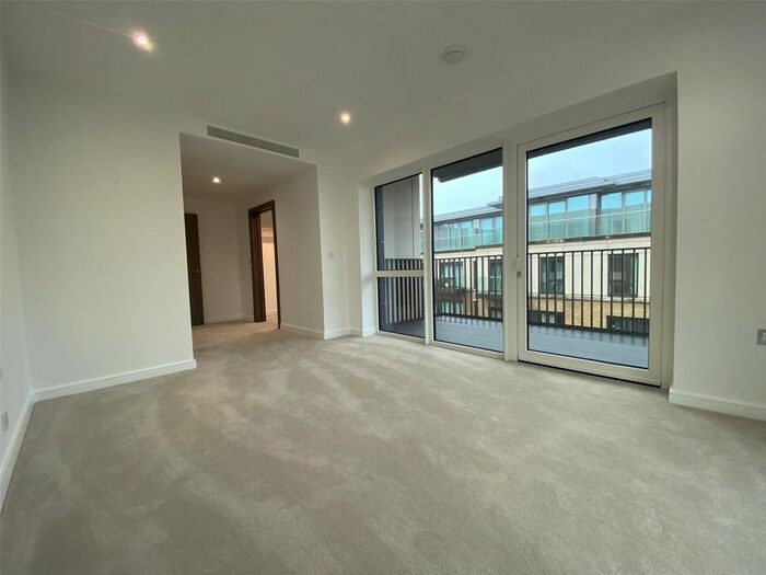 3 Bedroom Flat To Rent In Holland House, London, W6