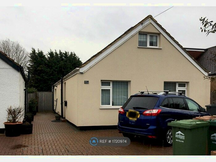 4 Bedroom Bungalow To Rent In Doris Road, Ashford, TW15