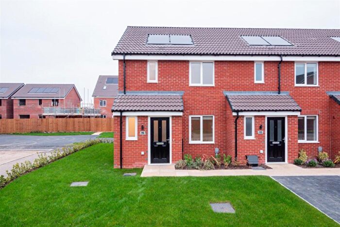 3 Bedroom Semi-Detached House To Rent In Squirrel Way, Calverton, Nottingham, NG14