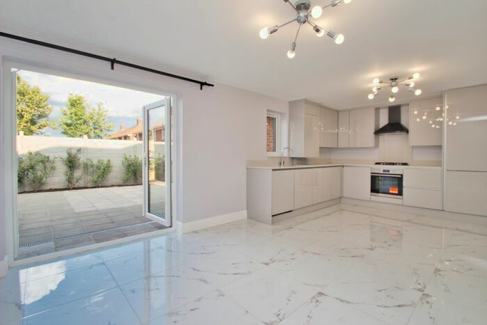 1 Bedroom Flat To Rent In Hansa Close, Marlborough Road, Southall, UB2