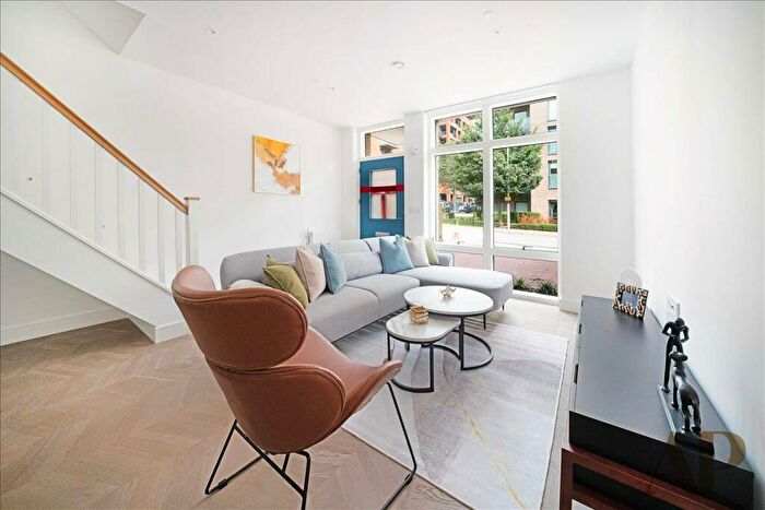 4 Bedroom House To Rent In Handley Drive, Greenwich, London, SE3