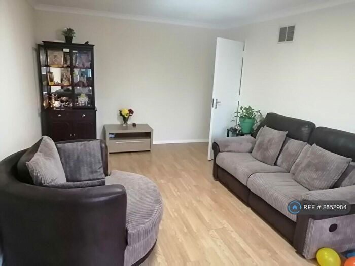 2 Bedroom Flat To Rent In Sycamore Manor, Wallington, SM6