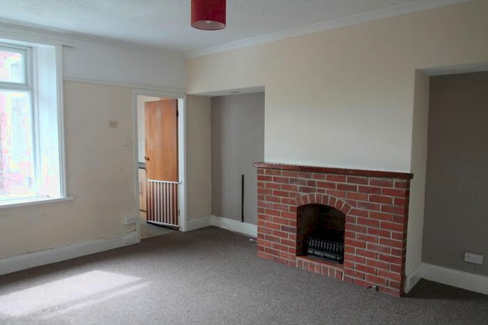 3 Bedroom Flat To Rent In Debdon Gardens, Newcastle Upon Tyne, NE6