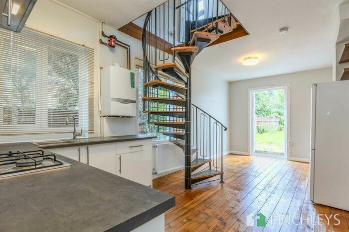 1 Bedroom Apartment To Rent In Crescent Road, Finchley Central, N3