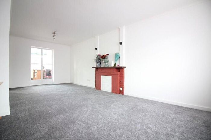 6 Bedroom Semi-Detached House To Rent In Balfour Avenue, Woking, Surrey, GU22