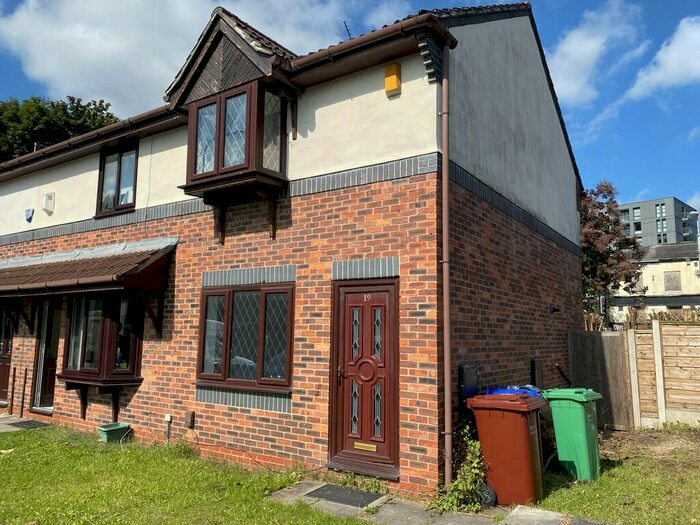 2 Bedroom End Of Terrace House To Rent In Hackleton Close, Manchester, M4