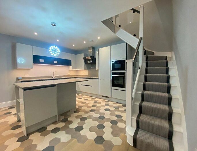 1 Bedroom Flat To Rent In Landor Road, Clapham North, SW9