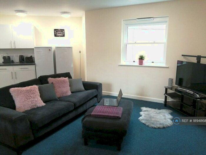 5 Bedroom Flat To Rent In Moss Yard, Leamington Spa, CV31