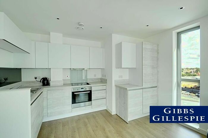 2 Bedroom Flat To Rent In Westgate House, Great West Quarter, Brentford, TW8