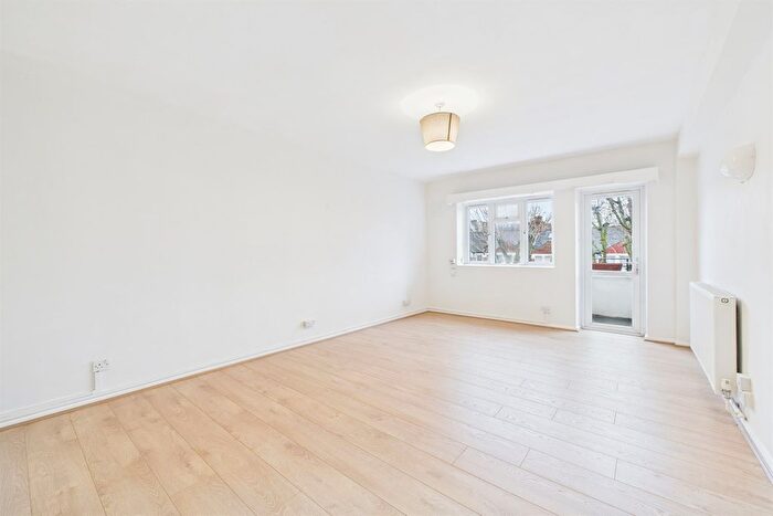 2 Bedroom Flat To Rent In Caistor House, Caistor Road, Balham, SW12