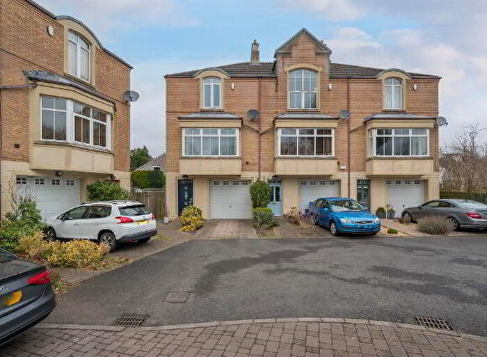 4 Bedroom End TownHouse For Sale In Galwally Avenue, Belfast, BT8