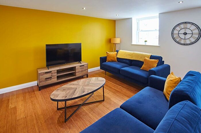 2 Bedroom Flat To Rent In West Cliff, YO21