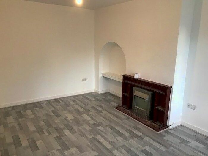 3 Bedroom End Of Terrace House To Rent In Orchard Way, London BR3