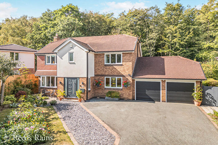 5 Bedroom Detached House For Sale In Bradfield Close, Woodland Glade, Bradley, Huddersfield, West Yorkshire, HD2