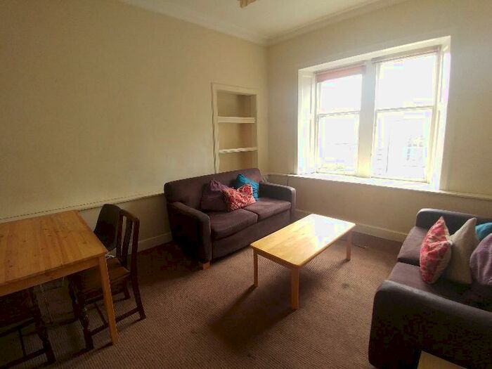3 Bedroom Flat To Rent In West Nicolson Street, Newington, Edinburgh, EH8