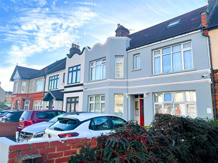 1 Bedroom Apartment To Rent In Ashgrove Road Ilford, IG3