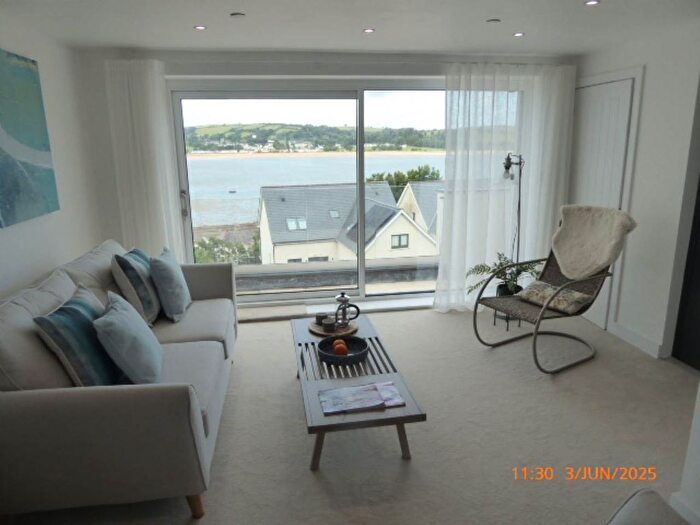 3 Bedroom Property To Rent In Ferryside Carmarthenshire, Carmarthenshire, SA17