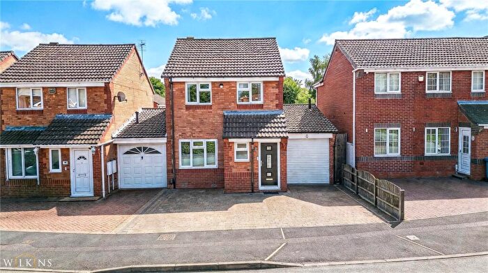 3 Bedroom Link Detached House For Sale In Somerset Close, Tamworth, Staffordshire, B78