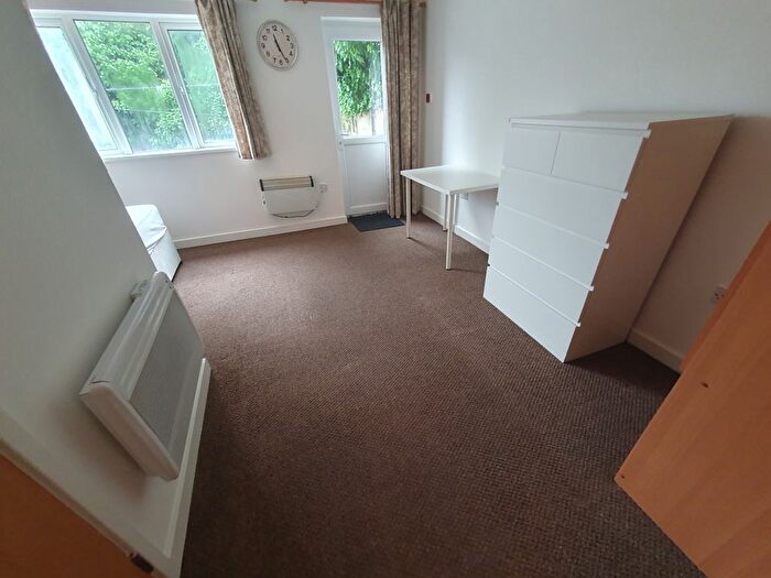 1 Bedroom Flat To Rent In North Luton Place, Roath, Cardiff, CF24