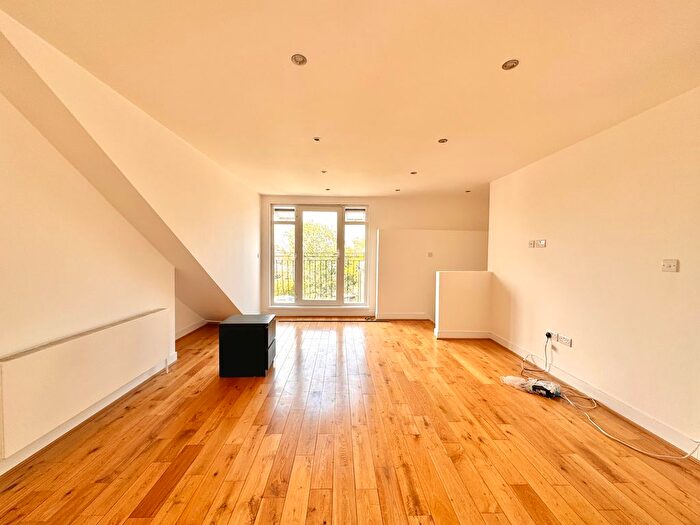 1 Bedroom Flat To Rent In Hale Grove Gardens, London, NW7