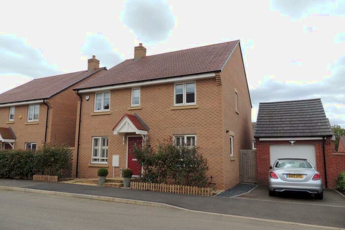 4 Bedroom House To Rent In Woodford Halse, NN11