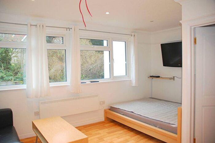 Studio To Rent In Sovereign Close, Ealing, London, W5