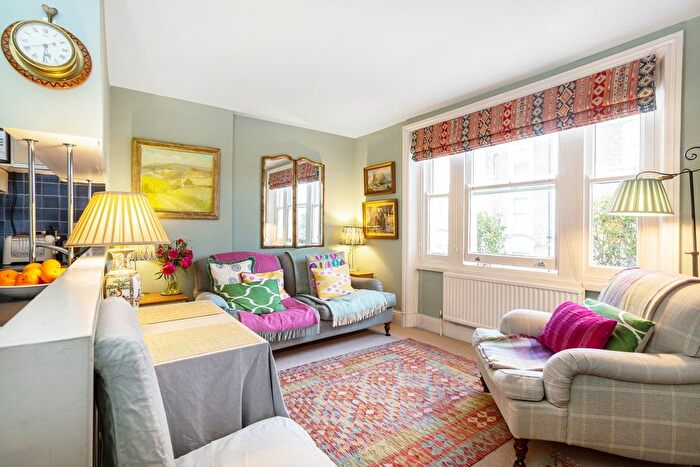 1 Bedroom Flat To Rent In Campden Hill Gardens, London, W8