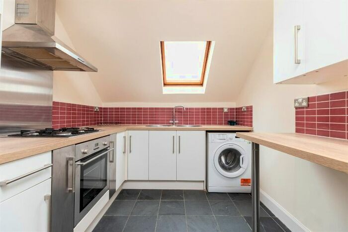 3 Bedroom Flat To Rent In Croft Park, Craigie, Perthshire, PH2