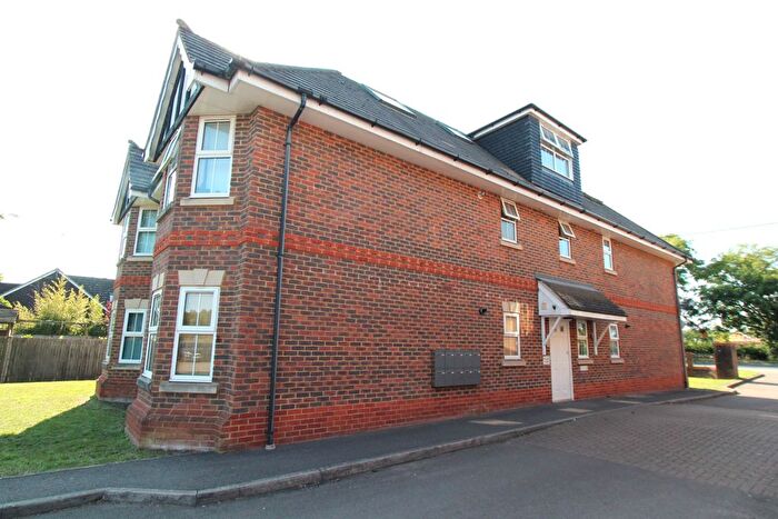 2 Bedroom Flat To Rent In Rockley Court, Theale, RG7