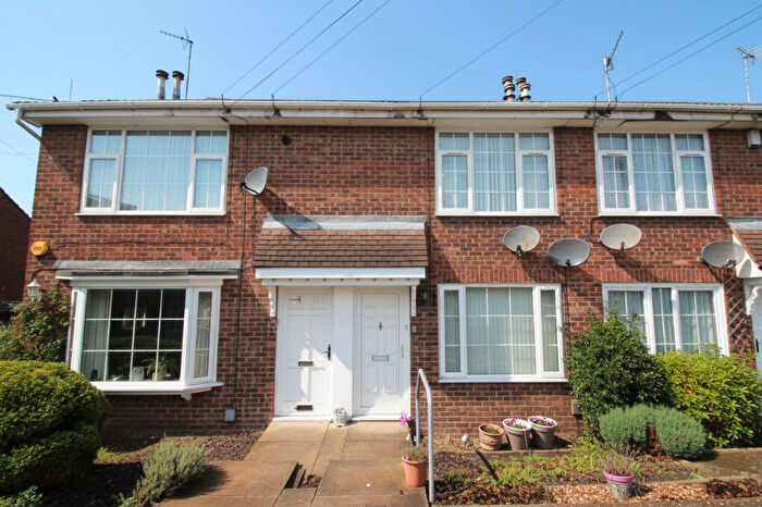 1 Bedroom Apartment To Rent In Fieldway Rise, Rodley, LS13
