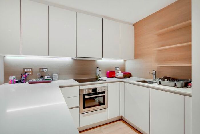 Studio To Rent In Devan Grove, London, N4
