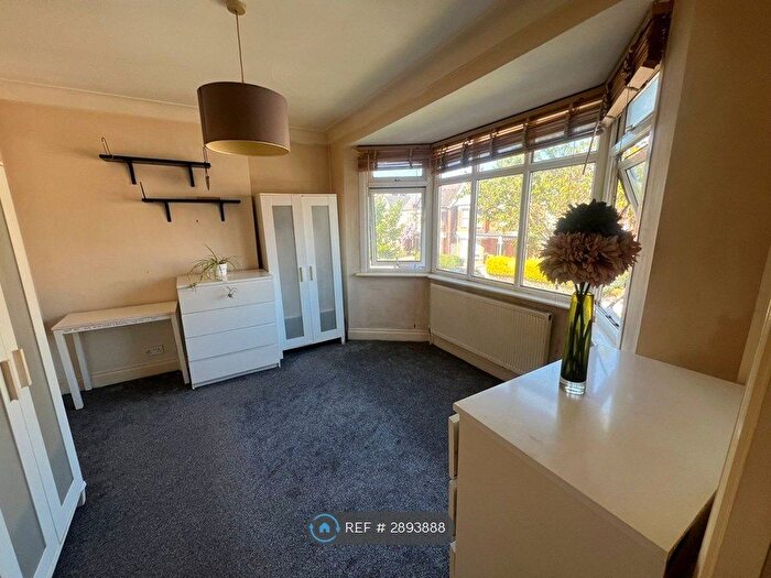 Studio To Rent In Lichfield Grove, London, N3