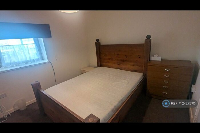 1 Bedroom Flat To Rent In Bradford Road, Cleckheaton, BD19