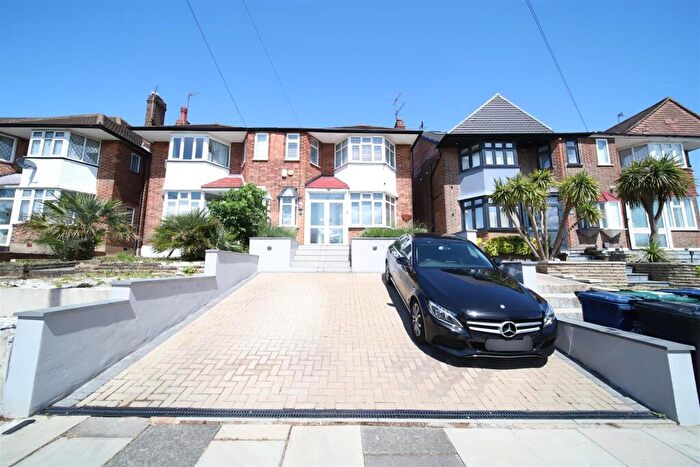 3 Bedroom Semi Detached House For Sale In Hampden Way, London, N14