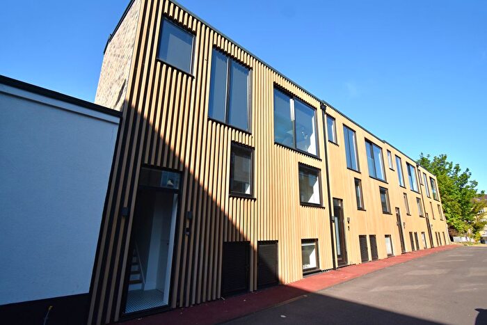 3 Bedroom Terraced House To Rent In Aylmer Parade, London, N2