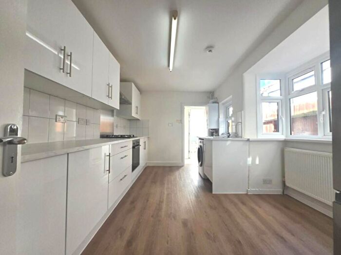 3 Bedroom Terraced House To Rent In Third Avenue, Manor Park, E12