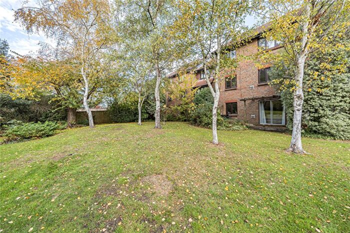 2 Bedroom Flat For Sale In Braybourne Drive, Osterley, TW7